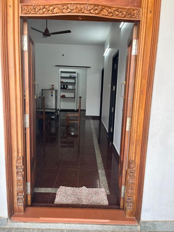 SarithaGarden Cozy 2BHK with AC Wi-Fi - image 4