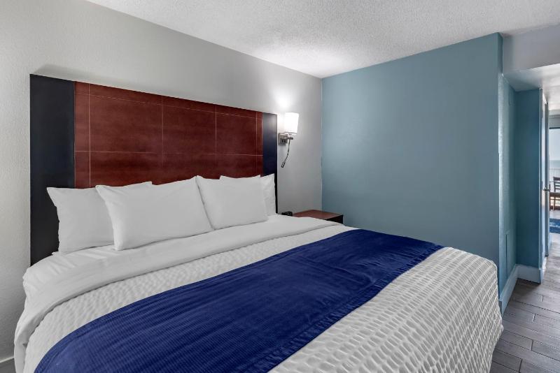 Coastal Hotel & Suites Virginia Beach - Oceanfront - image 24