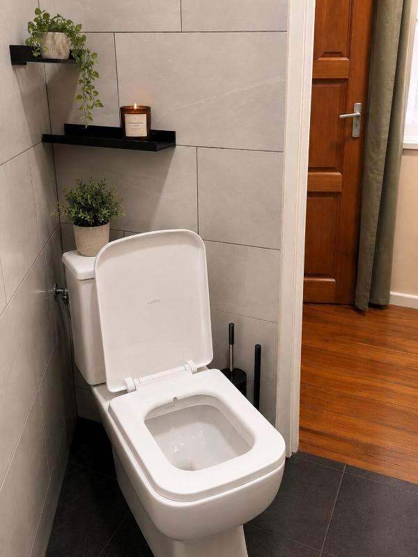 Modern 2BR Studio l AC & WiFi in Paramaribo North - image 7
