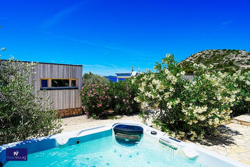 BUQEZ ECO RESORT - Villa 3 - Beautiful sea view - directly by sea - image 13