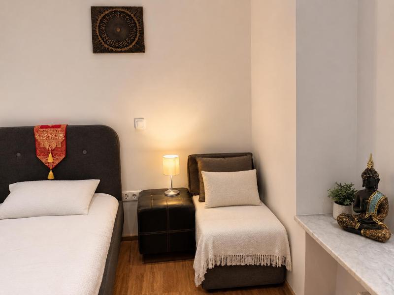 Family & Friends Suite Near old town - image 13