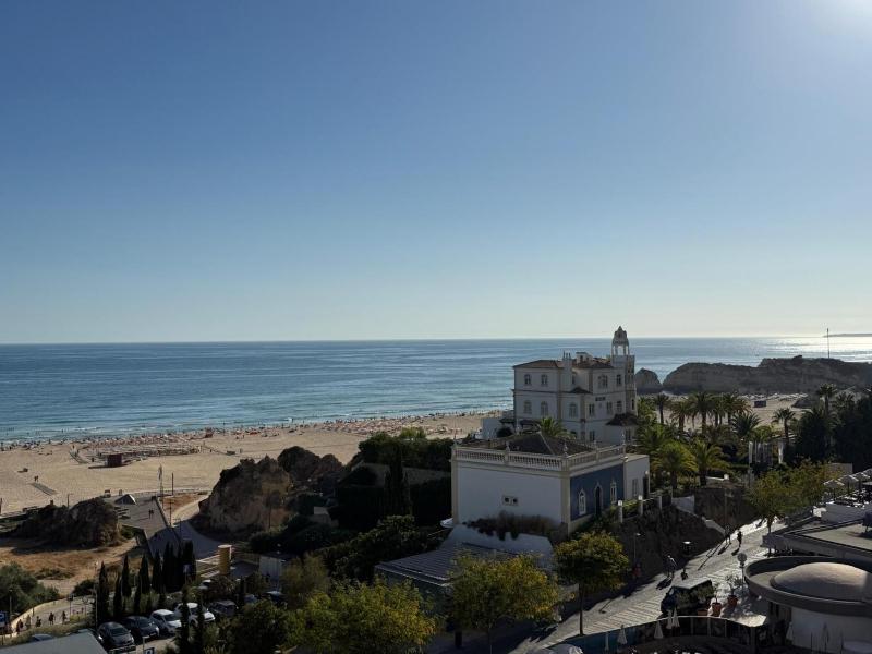 Prime located penthouse w seaview - image 28
