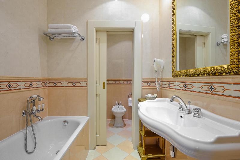King Suite with Street View image 3