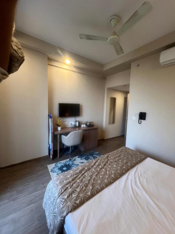 luxury noida stay - image 6