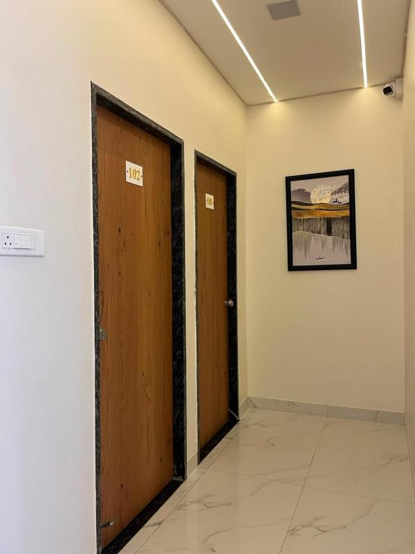 Hotel Legacy Inn - image 14