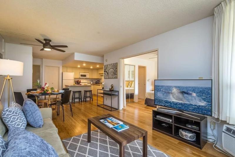 2 Bedrooms Condo Steps from the Beach - image 8