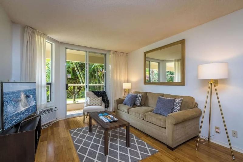 2 Bedrooms Condo Steps from the Beach - image 19