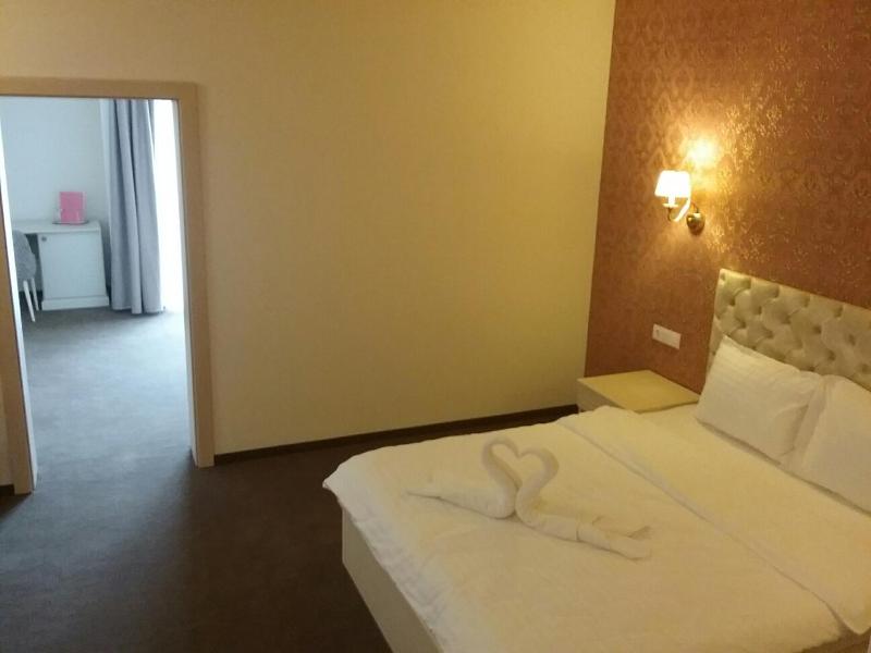 One-Bedroom Suite image 2