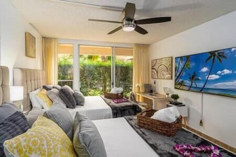 Steps to Beach Chic 2BR at Maui Banyan Resort - image 8