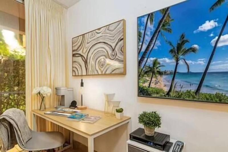 Steps to Beach Chic 2BR at Maui Banyan Resort - image 48
