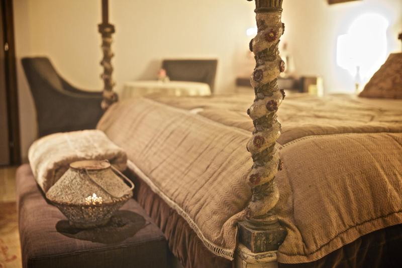 Deluxe Double Room with Hot Tub Extra Large image 4