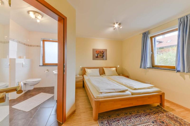Standard Double Room image 4