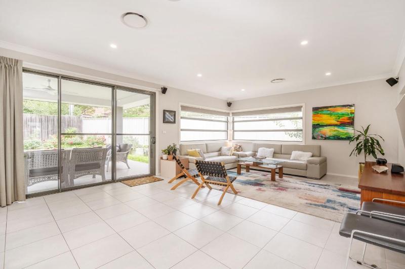 Charming 3-Bed Getaway with Pool & Garden Oasis - image 16