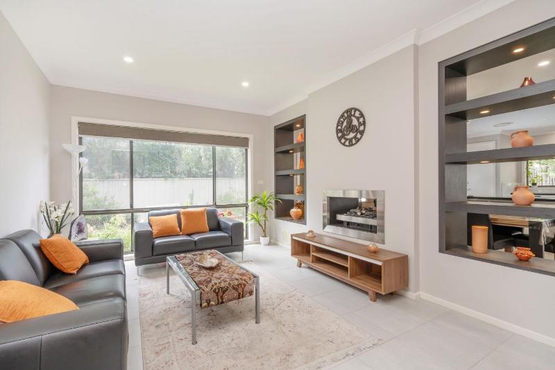 Charming 3-Bed Getaway with Pool & Garden Oasis - image 2
