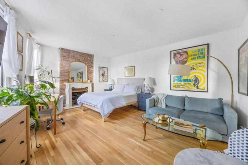 Cozy West Village Studio Hudson River Views - image 6