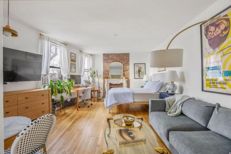 Cozy West Village Studio Hudson River Views - image 10