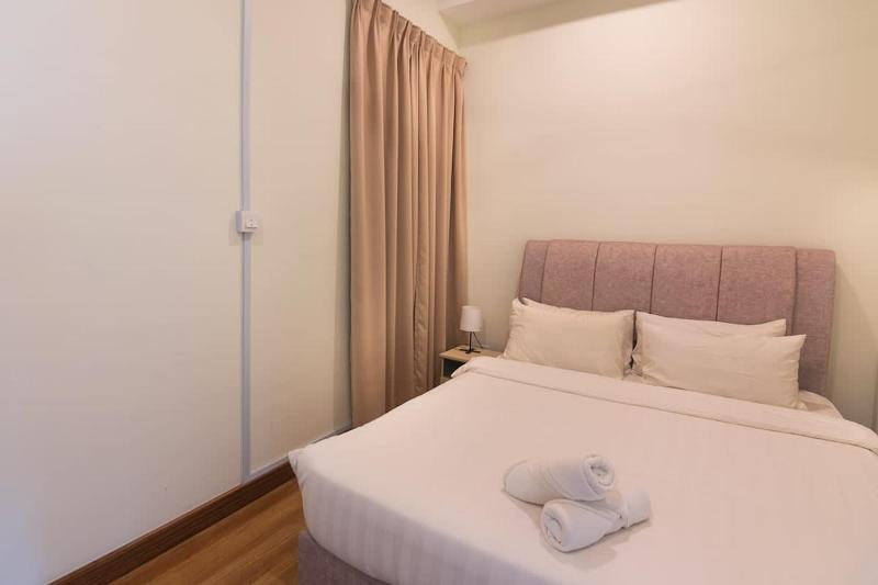 Stylish 2BR Family Stay Near Jonker Street - image 9