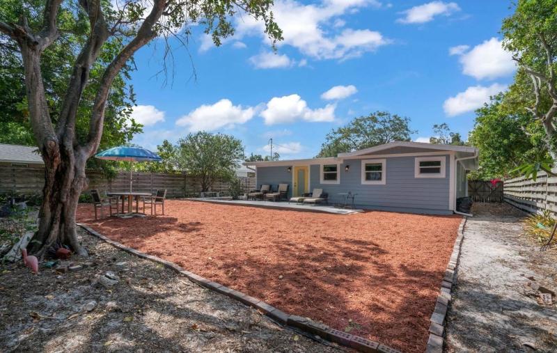 Private Cozy Sarasota Home home - image 24