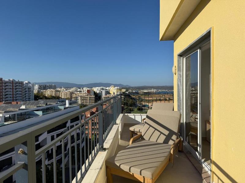 Prime located penthouse w seaview - image 27