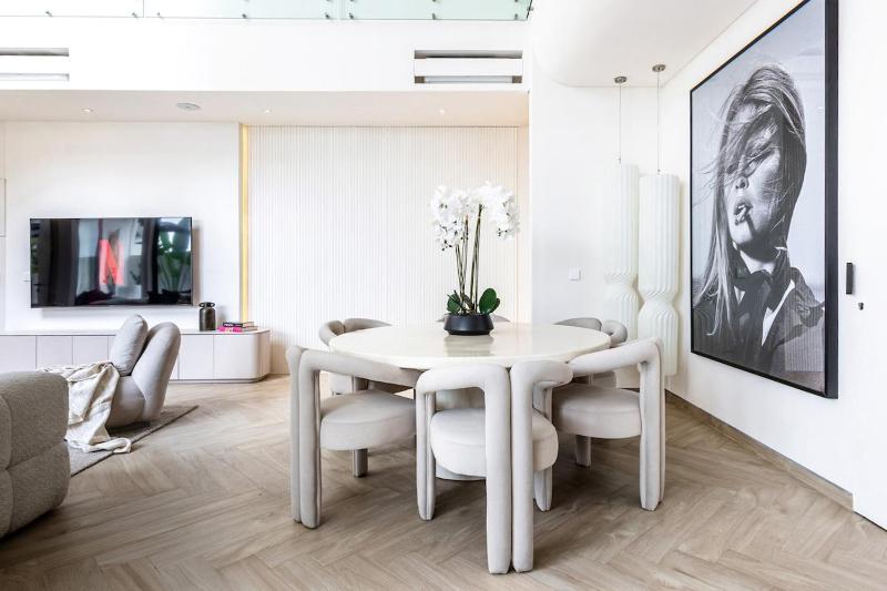 Paradiso Berawa - Stylish 3BR Retreat in Trendy Berawa! - image 28