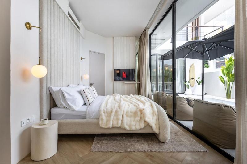 Paradiso Berawa - Stylish 3BR Retreat in Trendy Berawa! - image 14