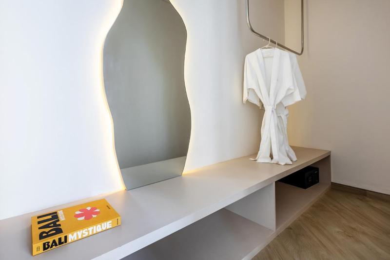 Paradiso Berawa - Stylish 3BR Retreat in Trendy Berawa! - image 23