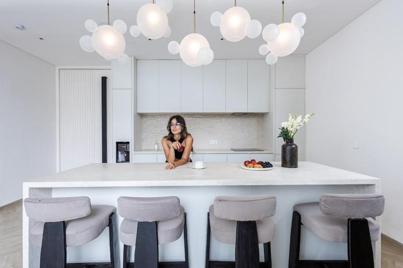 Paradiso Berawa - Stylish 3BR Retreat in Trendy Berawa! - image 11