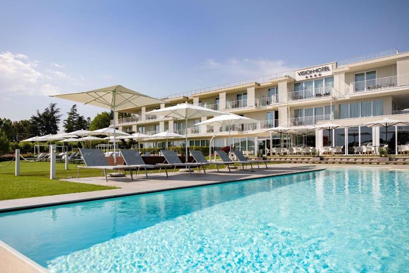 Vision Hotel - image 1