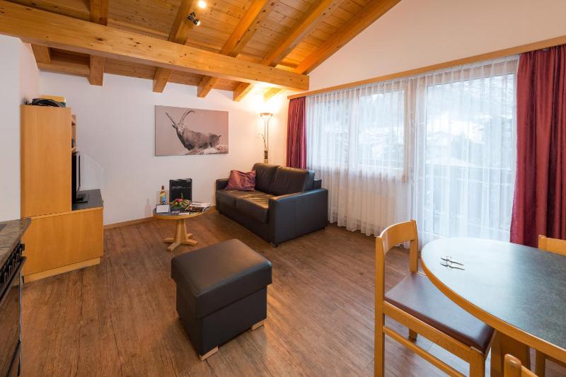 One-Bedroom Apartment image 3