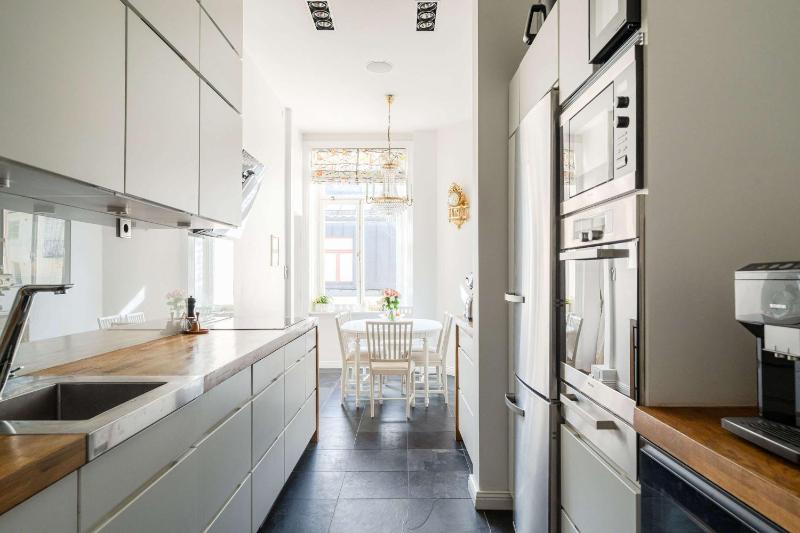 Modern Ostermalm Apartment Balcony 4m Ceilings - image 4