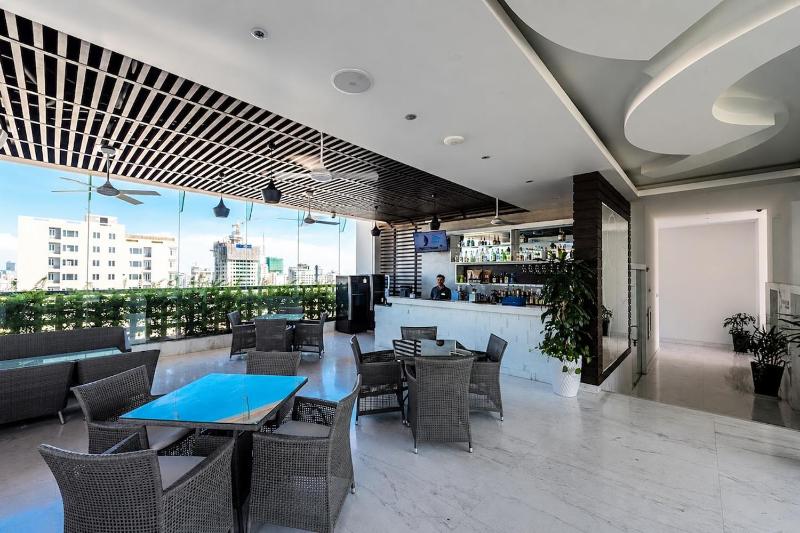 Modern and quiet Condo BKK1 - Rooftop Pool - image 3