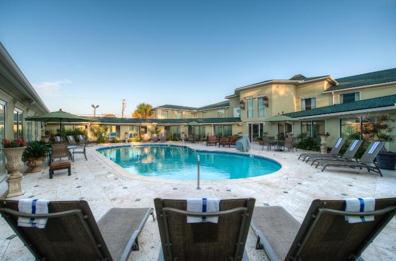 Town & Country Inn and Suites - image 13