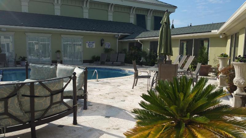 Town & Country Inn and Suites - image 18