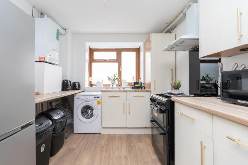 Open Mind Property - 3BR with Free Parking & Garden - image 35