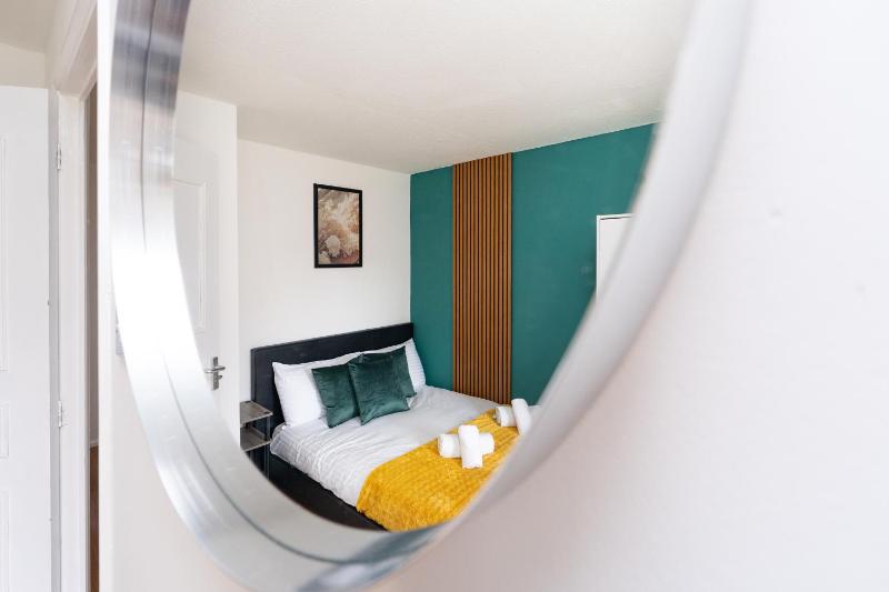 Open Mind Property - 3BR with Free Parking & Garden - image 16