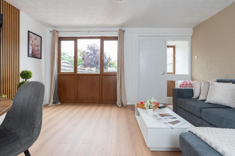 Open Mind Property - 3BR with Free Parking & Garden - image 34