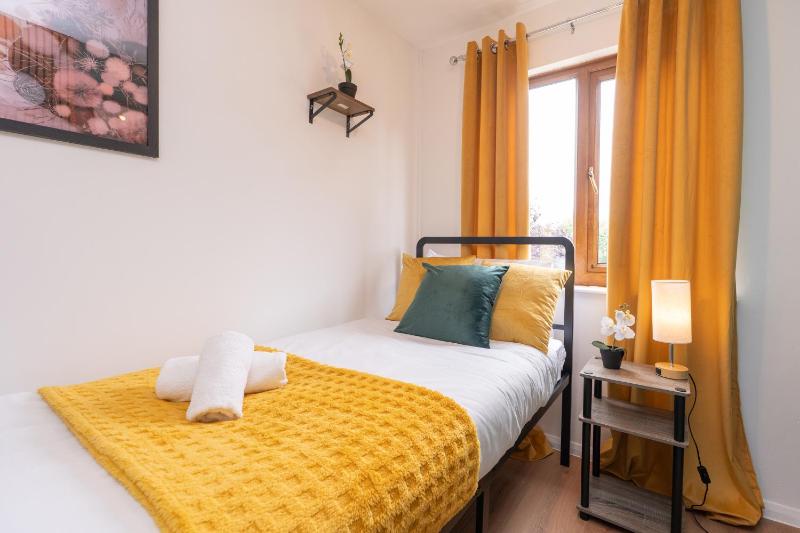 Open Mind Property - 3BR with Free Parking & Garden - image 18