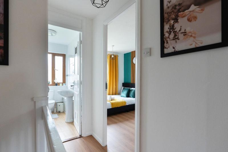 Open Mind Property - 3BR with Free Parking & Garden - image 38