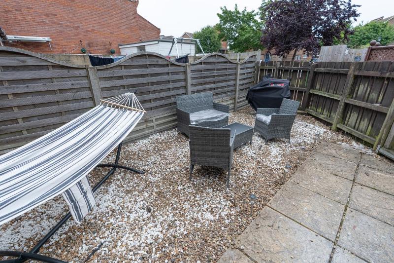 Open Mind Property - 3BR with Free Parking & Garden - image 9