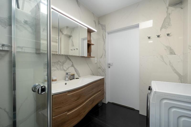 Przytulne i Nowoczesne Apartamenty Sun Seasons 24 w Dziwnowie z Parkingiem by Noclegi Renters - image 13