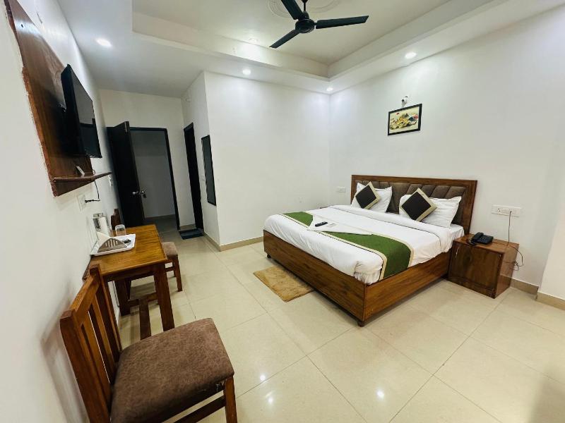 Hotel Frolic Near Noida Metro Station 52 - image 6