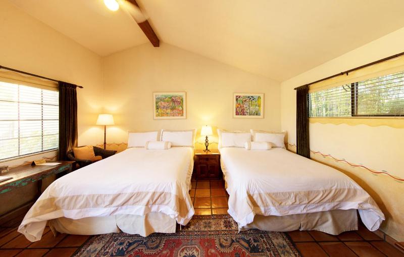 Queen Room with Two Queen Beds image 3
