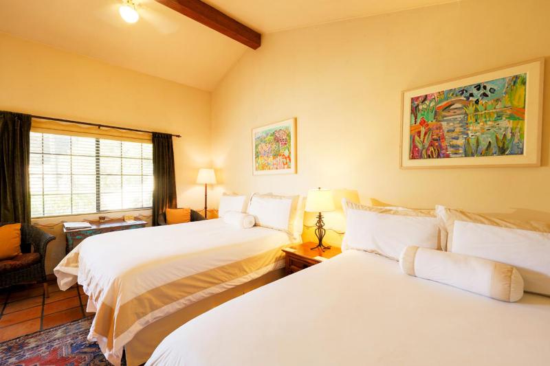 Queen Room with Two Queen Beds image 2