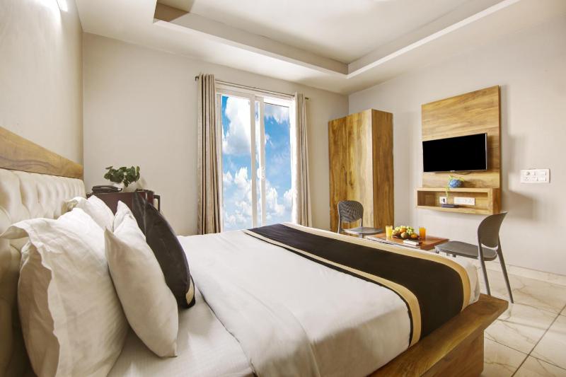 Hotel Frolic Near Noida Metro Station 52 - image 5