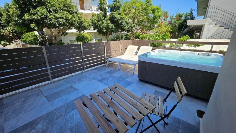 Rhodes City University Suite - image 15