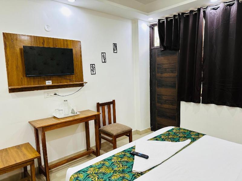 Hotel Frolic Near Noida Metro Station 52 - image 9