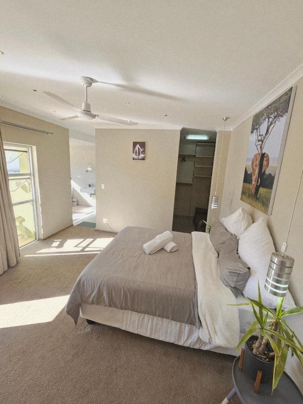 Living in the moment - Deluxe Ensuite Bedroom - image 10