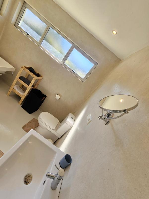 Living in the moment - Deluxe Ensuite Bedroom - image 13