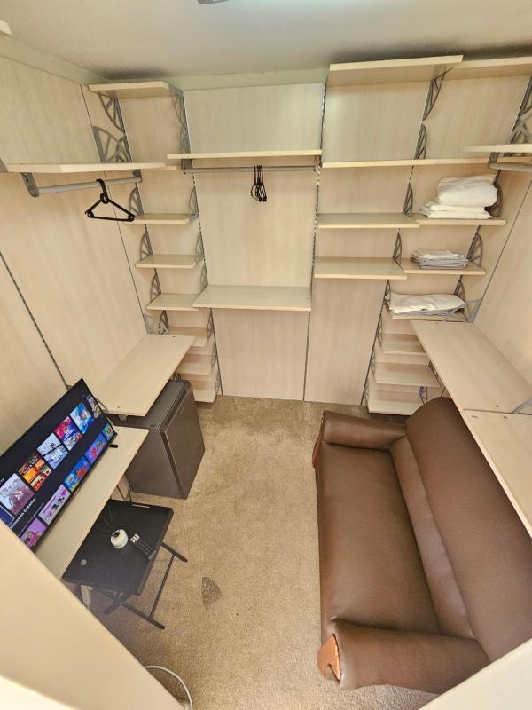 Living in the moment - Deluxe Ensuite Bedroom - image 11