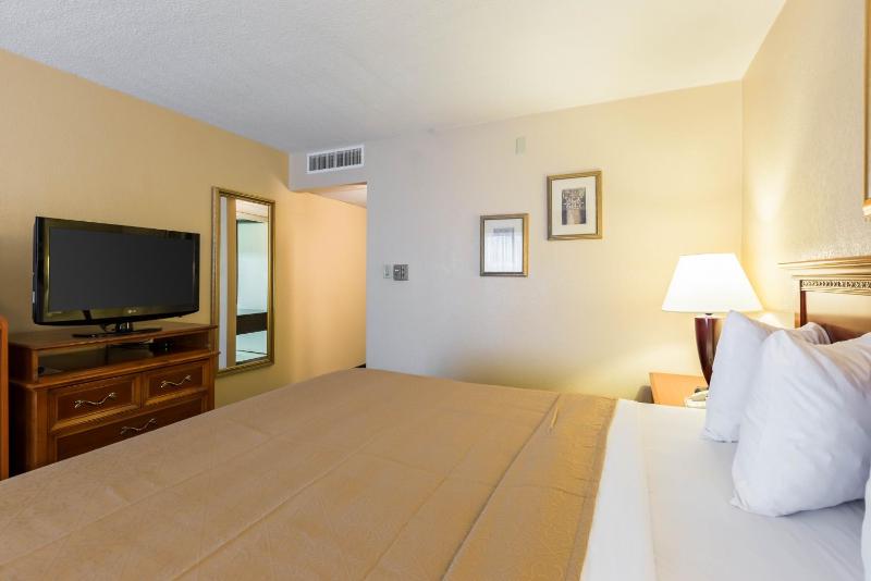 King Room with Sofa Bed - Non-Smoking image 3